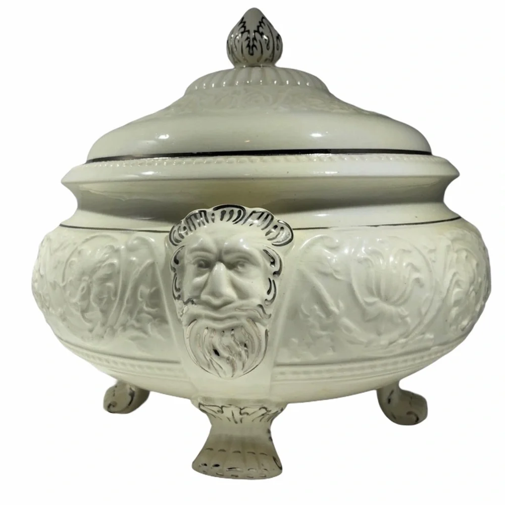 VINTAGE WEDGWOOD ETRURIA ENGLAND COVERED PATRICIAN SHAPE TUREEN